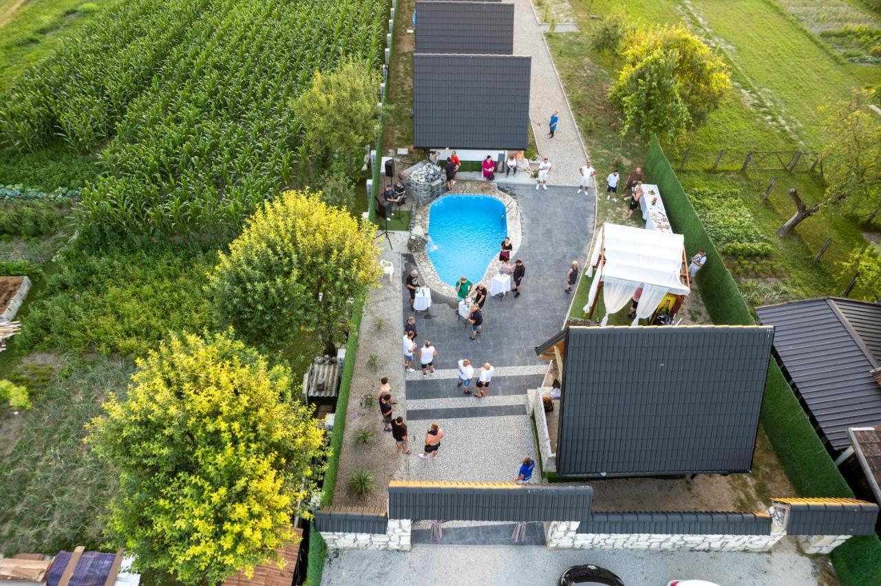 Resort La Familia Bihac Bagian luar foto