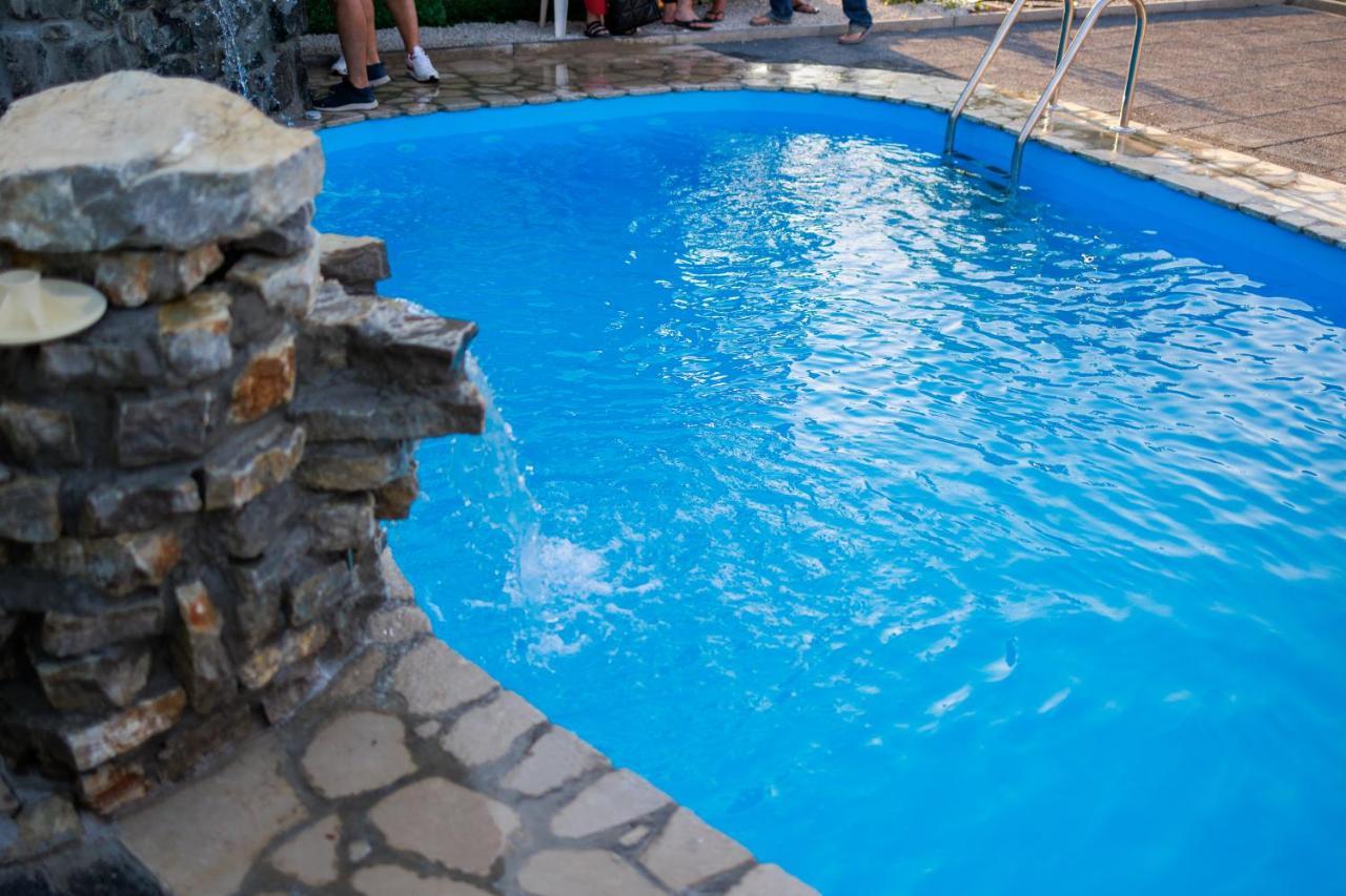 Resort La Familia Bihac Bagian luar foto