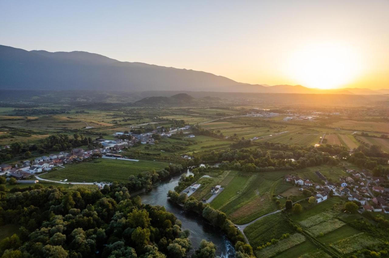 Resort La Familia Bihac Bagian luar foto