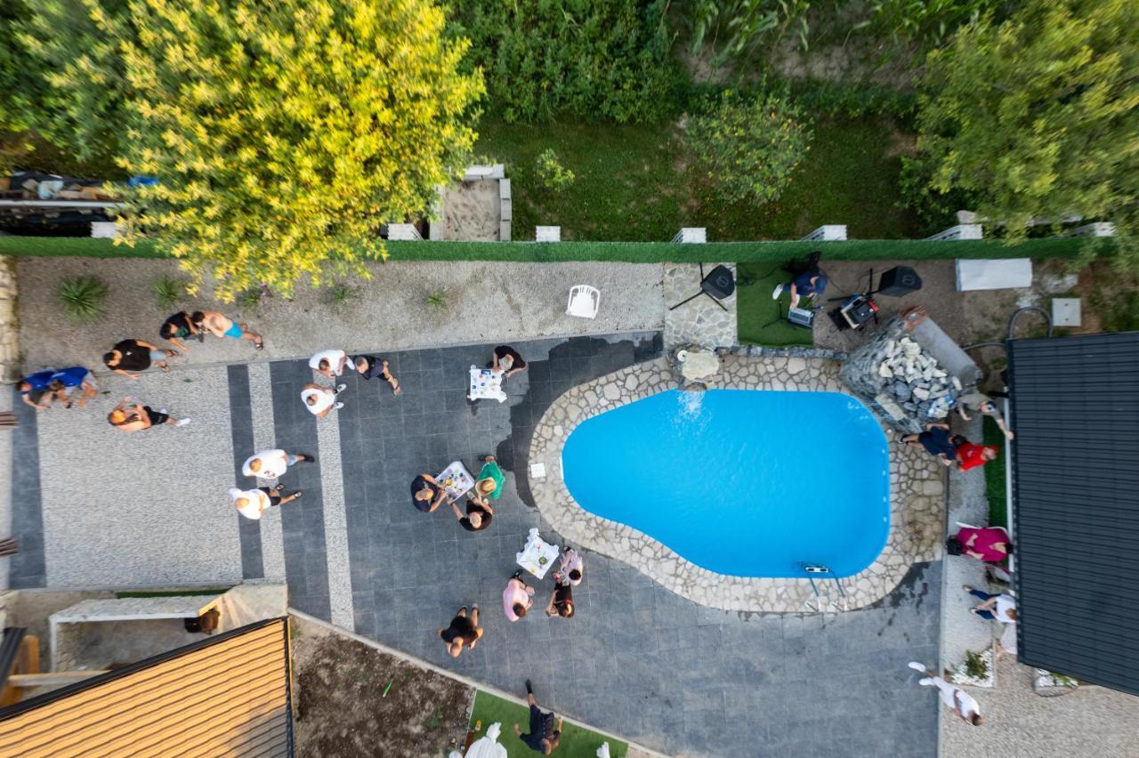 Resort La Familia Bihac Bagian luar foto