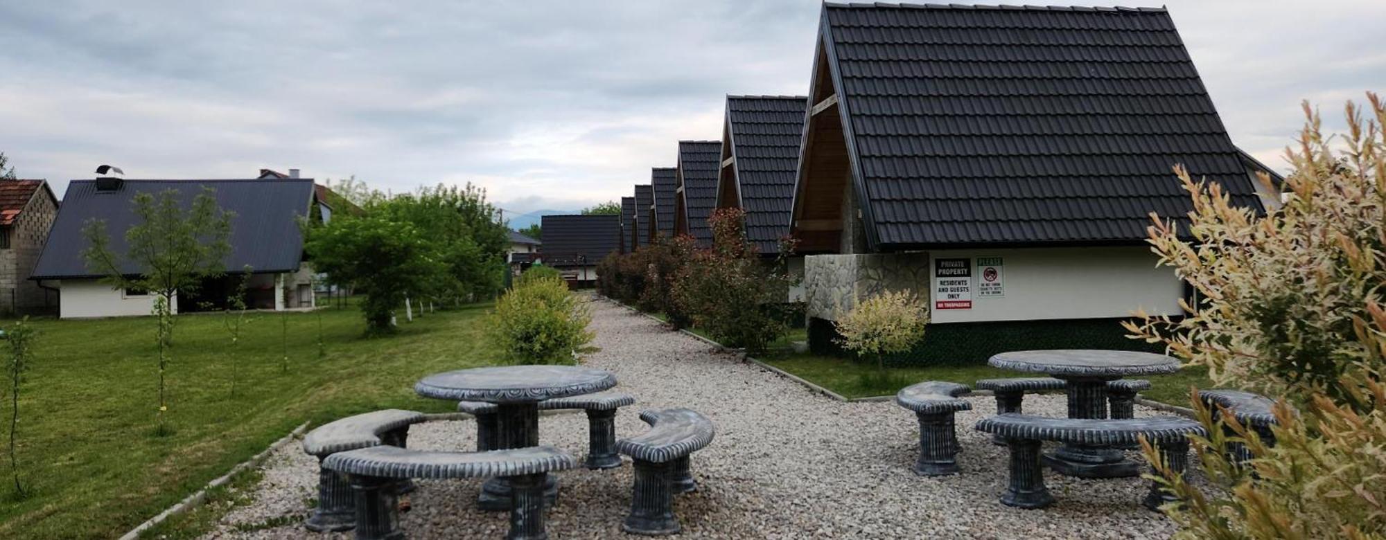 Resort La Familia Bihac Bagian luar foto